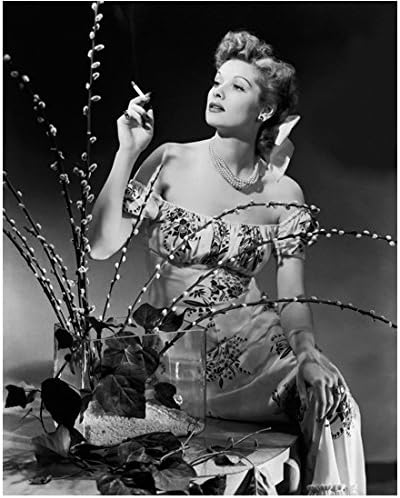 Lucille Ball cigarettázott mellett Orchideák 8 x 10 Fotó